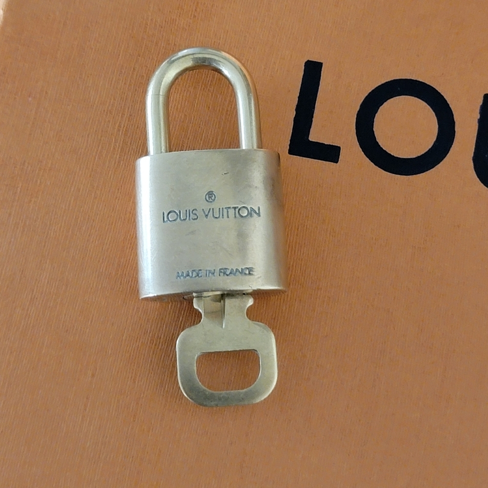 Authentic Gold Louis Vuitton Key and Lock #316🔒🔑 - Picture 2 of 8
